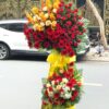 Kệ hoa chúc mừng đa dạng màu sắc, hoàn hảo cho dịp kỷ niệm, sự kiện quan trọng, mang thông điệp ấm áp và thành công.