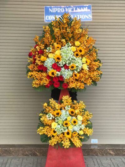 Hoa Khai Trương: Bó hoa lộng lẫy, màu sắc tươi vui, biểu tượng cho sự thành công và phát triển.