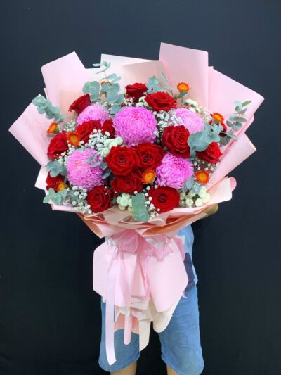 Hoa 20/11 đẹp với màu đỏ và hồng, biểu tượng của lòng biết ơn và kính trọng, hoàn hảo cho ngày Nhà giáo.