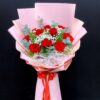 Bó hoa sinh nhật hấp dẫn, màu sắc rực rỡ và thiết kế ấn tượng, tôn vinh ngày đặc biệt.