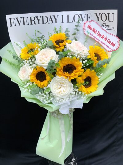 Hoa sinh nhật sếp - bó hoa lịch sự và sang trọng, thể hiện sự tôn trọng và ngưỡng mộ, hoàn hảo cho dịp đặc biệt của người lãnh đạo.