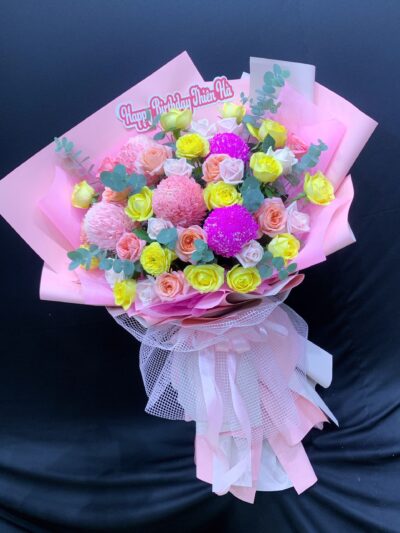 Bó hoa sinh nhật mẹ, sự kết hợp hoa tươi thắm và ý nghĩa, thể hiện tình thương và lòng biết ơn sâu sắc, món quà tuyệt vời cho ngày quan trọng.