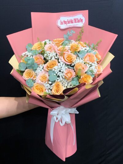 Bó hoa sắc màu rực rỡ, biểu tượng của tình yêu và đam mê, lý tưởng cho dịp lễ tình nhân.