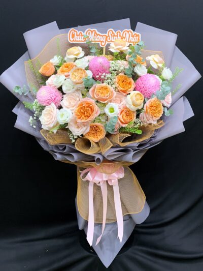 Bó Hoa hội nghị trang trí sang trọng cho màu sắc hài hòa và tinh tế.