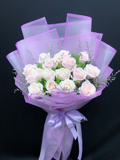 Bó hoa sinh nhật lộng lẫy dành cho sếp, phong cách sang trọng và đẳng cấp, thể hiện sự trân trọng.