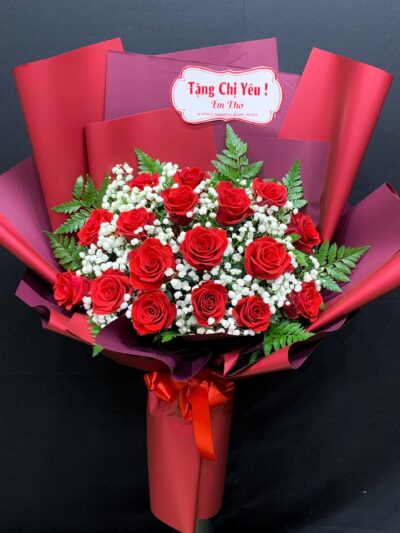 Bó hoa sinh nhật rực rỡ, tỉ mỉ và đầy màu sắc, món quà hoàn hảo để gửi lời chúc mừng tràn đầy niềm vui và hạnh phúc.