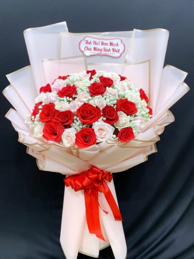 Bó hoa sinh nhật đẹp cho nam: Kết hợp hoa tươi và màu sắc nam tính, tạo nên món quà trang nhã để chúc mừng ngày đặc biệt của bạn nam.