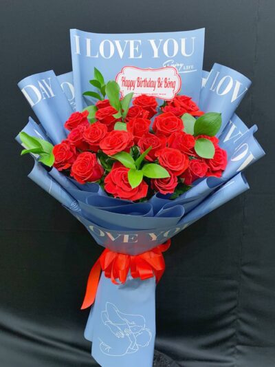 Bó hoa sinh nhật: Hòa quyện sắc hoa tươi, tạo nên món quà tuyệt vời và ý nghĩa để chúc mừng ngày lễ kỷ niệm sinh nhật.