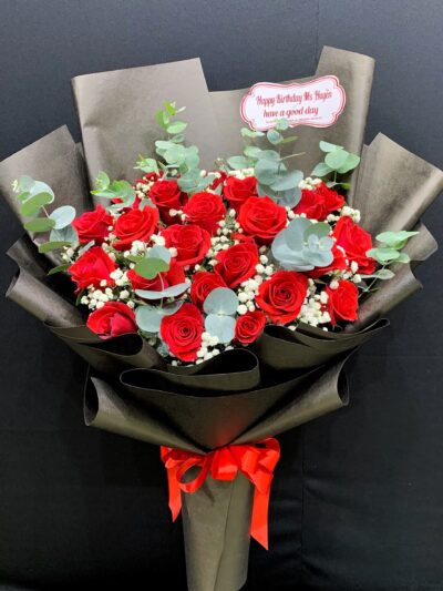 Bó hoa sinh nhật đẹp cho nam: Kết hợp sự nam tính của hoa và màu sắc trang nhã, là món quà tinh tế để chúc mừng ngày đặc biệt của anh.