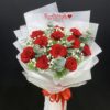Bó hoa sinh nhật: Sự hòa quyện tinh tế của hoa tươi, tạo nên một món quà đẹp và ý nghĩa để chúc mừng ngày kỷ niệm đặc biệt.