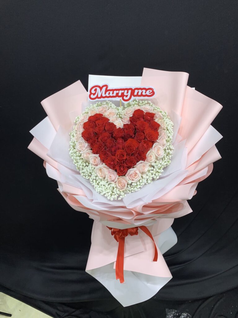 Bó hoa tình yêu: Sự kết hợp tinh tế giữa hoa tươi và màu sắc tạo nên biểu tượng của tình cảm, là món quà ý nghĩa và lãng mạn.