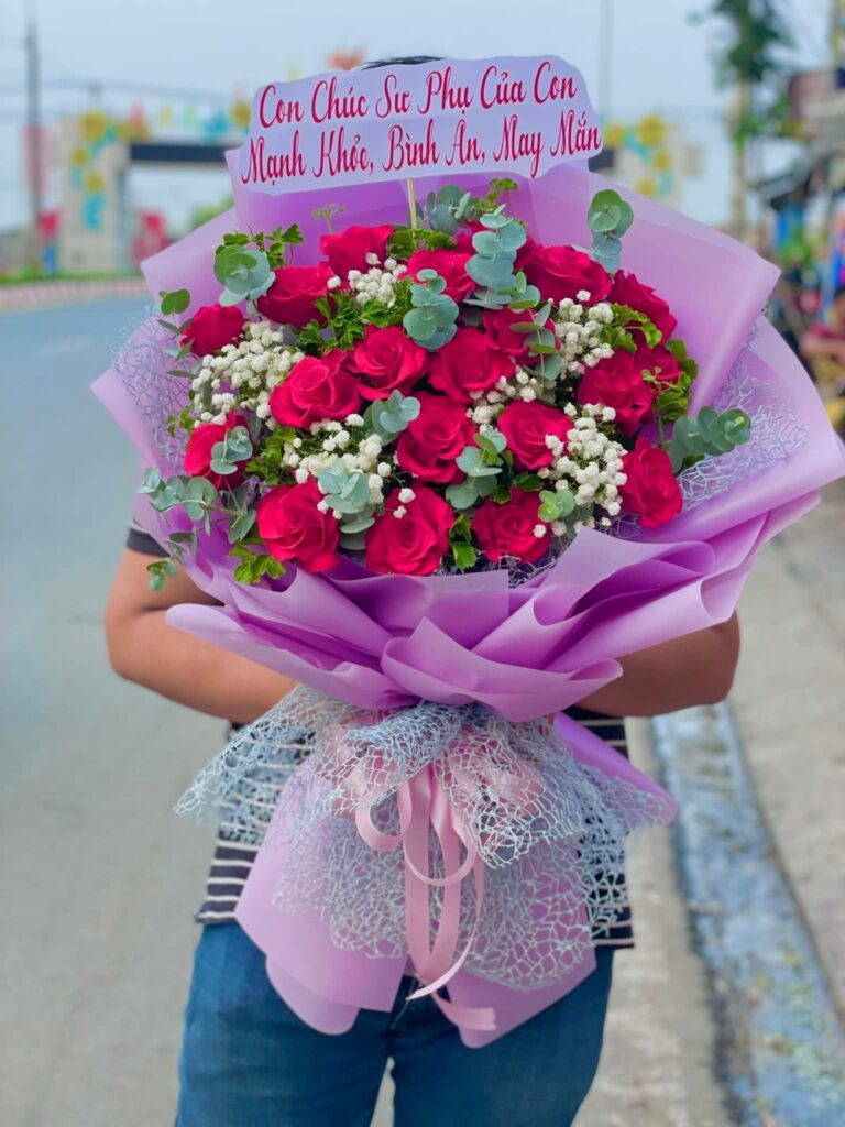 Bó hoa 20/10 lộng lẫy, thể hiện tình cảm trân trọng và kính mến dành cho phụ nữ.