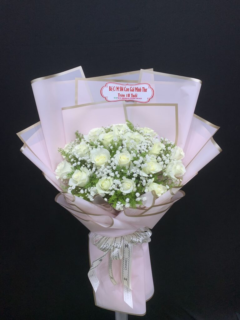 Bó hoa sinh nhật sang chảnh với thiết kế tinh tế, hoa cao cấp trong gam màu ấm áp.