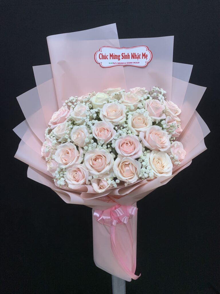 Bó hoa sinh nhật đẹp cho nữ rạng rỡ và đầy phong cách, phù hợp với ngày đặc biệt.