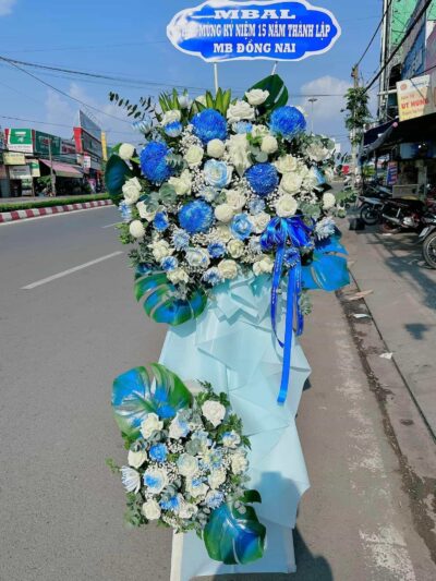 Hoa Kỷ Niệm: Bó hoa tinh tế, ngập tràn cảm xúc, mừng dấu mốc quan trọng.