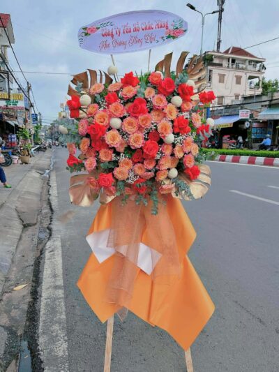 Kệ hoa chúc mừng khai trương cao cấp, màu sắc nổi bật, thiết kế sang trọng, tượng trưng cho khởi đầu thành công và phát đạt, lựa chọn lý tưởng cho doanh nghiệp.