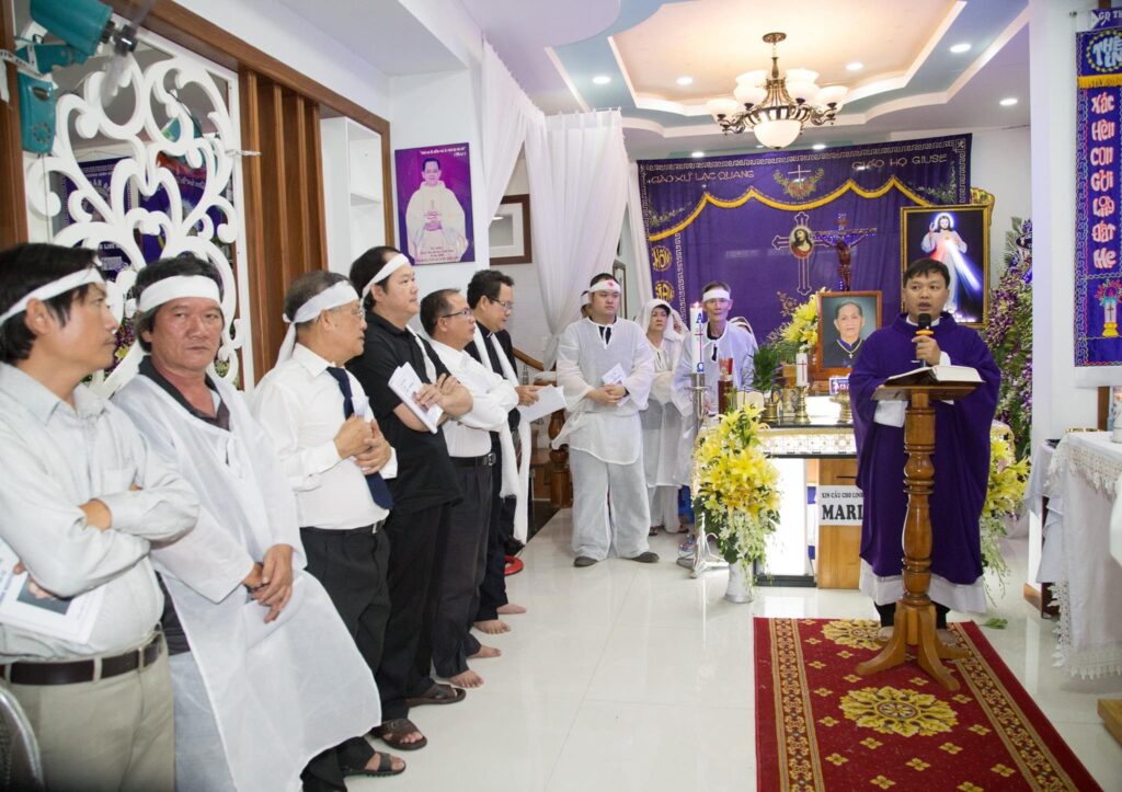 nghi-thuc-vieng-dam-tang-cong-giao